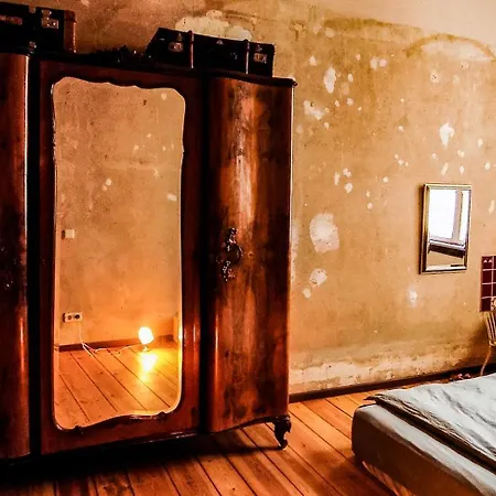 Vintage And Artistic Altbau Apartment *